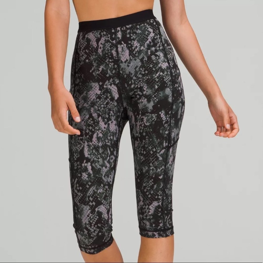 Lululemon High Rise Paddle Crop Reptile NWT New Side Pockets  Women's 8 10
